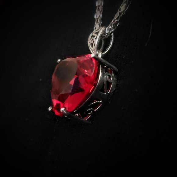 Stunning Ruby Red Glass Heart On 925 Marked Basket Setting - Picture 14 of 14